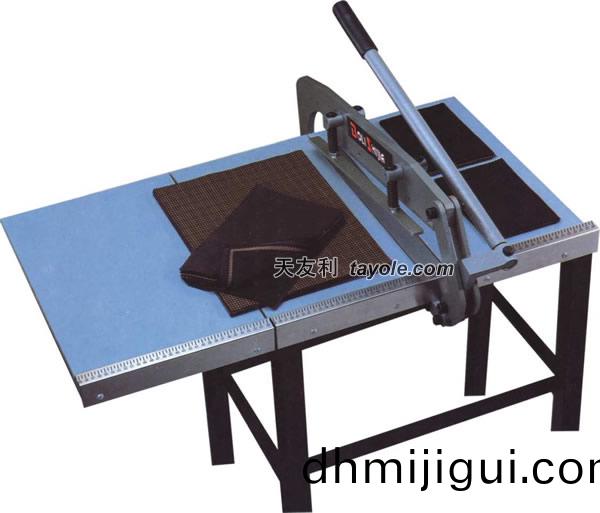 TLY佈(bu)料樣闆(ban)裁(cai)邊機